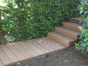 Treppe erneuert mit Terrassenholz. Meisterbau - solides Handwerk