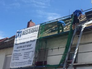 Dachumdeckung mit Gerüst. Meisterbau - solides handwerk in Rhein-Main